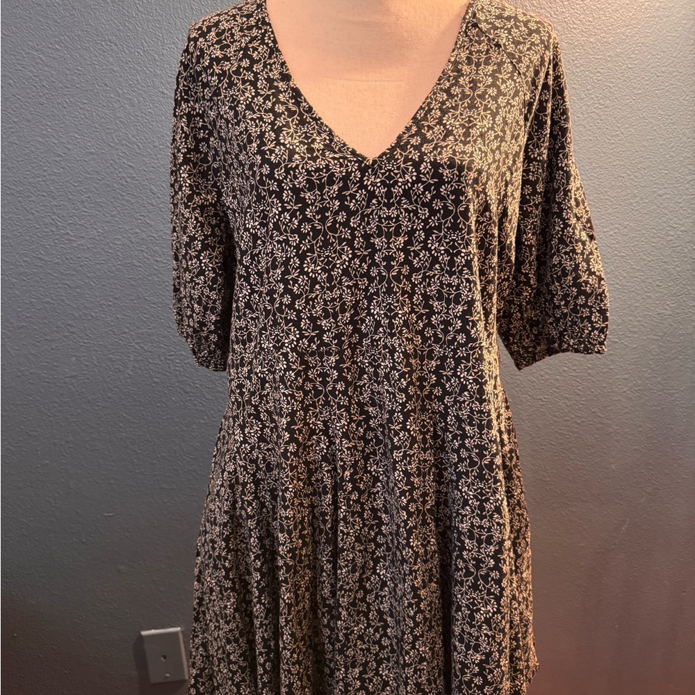 Universal Thread Black and Cream Floral Dress